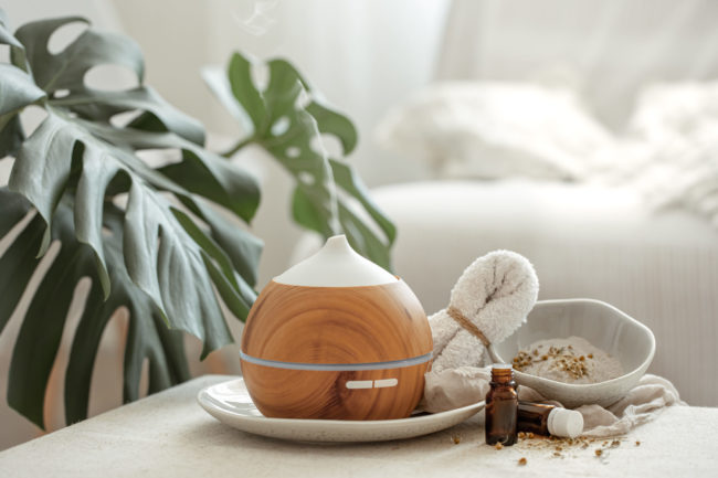 Spa composition with air humidifier and essential oils.