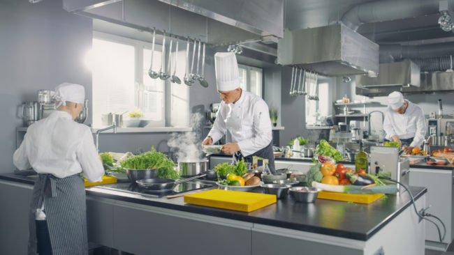 Big,And,Glamorous,Restaurant,Busy,Kitchen,,Chefs,And,Cooks,Working