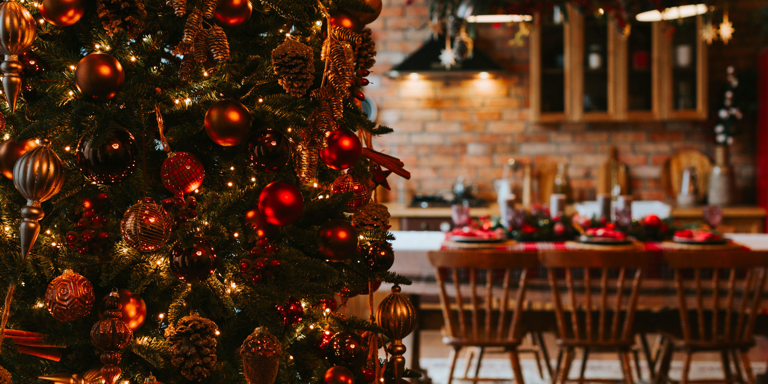 View,From,The,Living,Room,With,A,Christmas,Tree,To